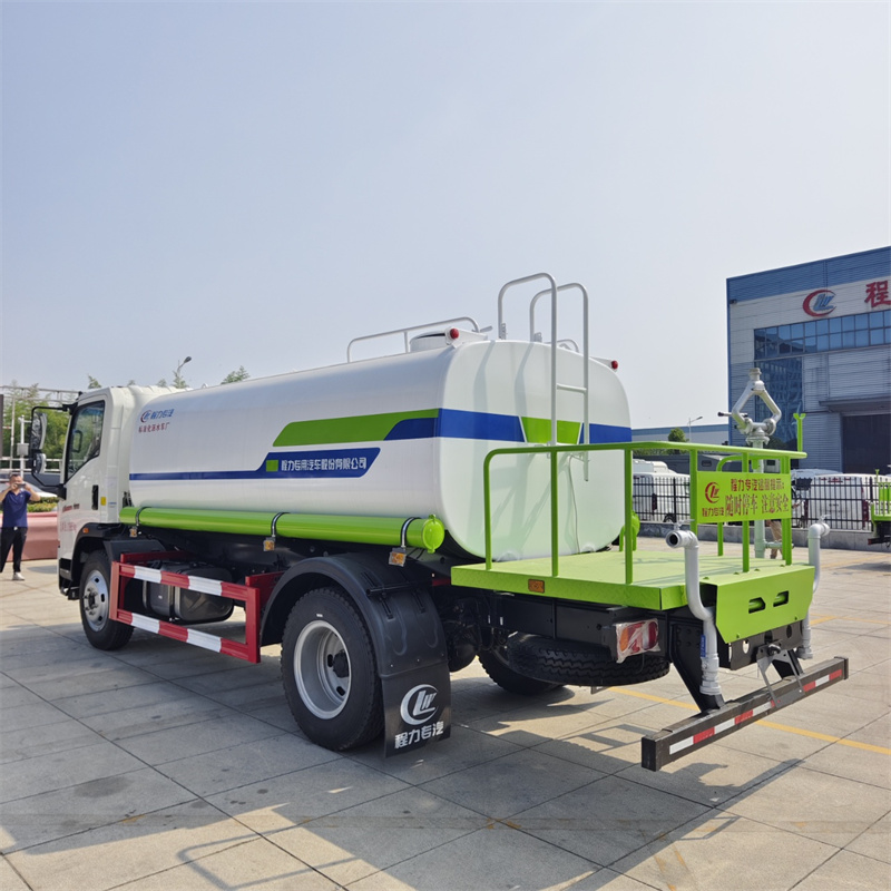 國(guó)六重汽豪沃10方灑水車(chē)