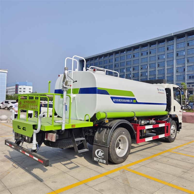 國(guó)六重汽豪沃10方灑水車(chē)