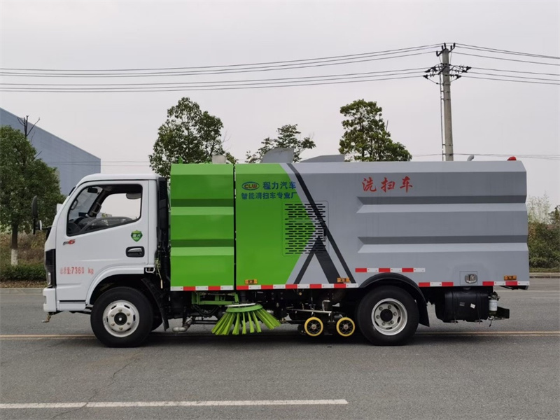 東風(fēng)多利卡3308軸距洗掃車